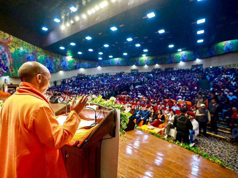 सिंहावलोकन 2025: सीएम योगी के विजन से खादी एवं ग्रामोद्योग विभाग की विभिन्न योजनाओं का सफल संचालन