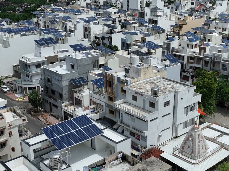 रूफटॉप सोलर में गुजरात अव्वल, 5 लाख इंस्टॉलेशंस, 1,879 मेगावाट क्षमता हासिल
