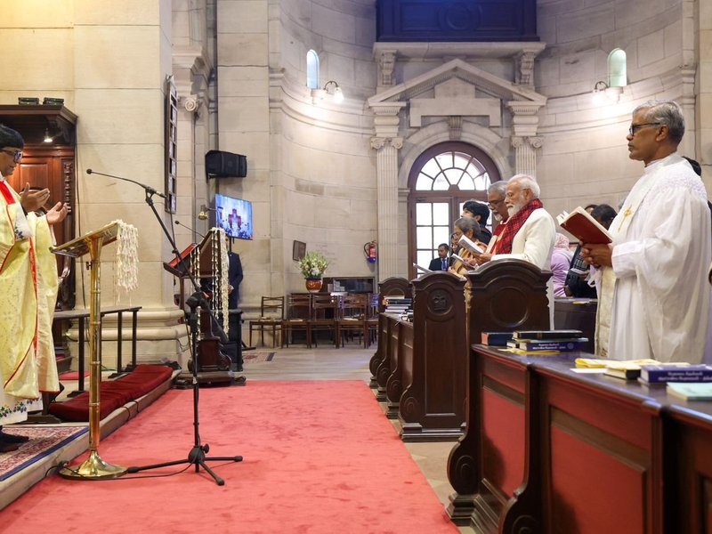 प्रधानमंत्री मोदी क्रिसमस पर दिल्ली के चर्च में प्रार्थना सभा में शामिल हुए, शांति और सद्भाव का दिया संदेश