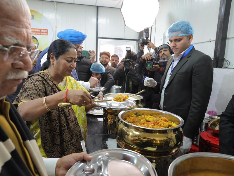 Delhi CM inaugurates 45 out 100 'Atal Canteen' on birth anniversary of Atal Bihar Vajpayee