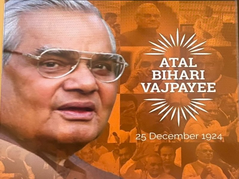 Telangana, Andhra Pradesh Governors pay tributes to ex-PM Vajpayee