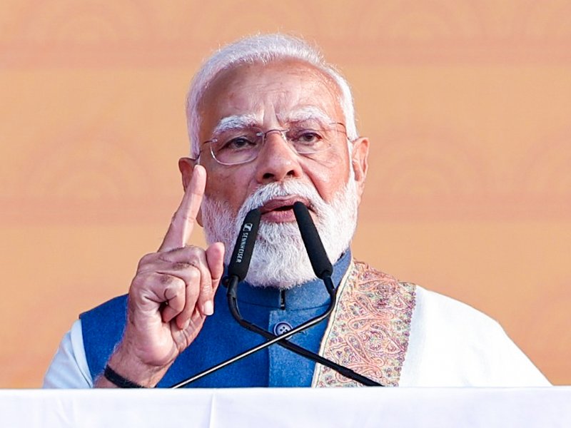 'माना अंधेरा घना है, लेकिन यारो दीया जलाना कहां मना है', पीएम मोदी के यादगार बयान