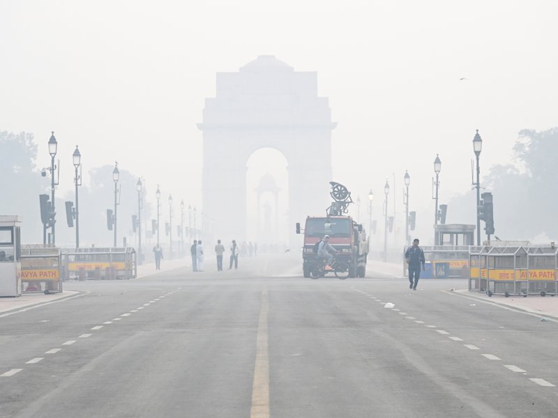 Smog blankets Delhi as city records AQI of 391
