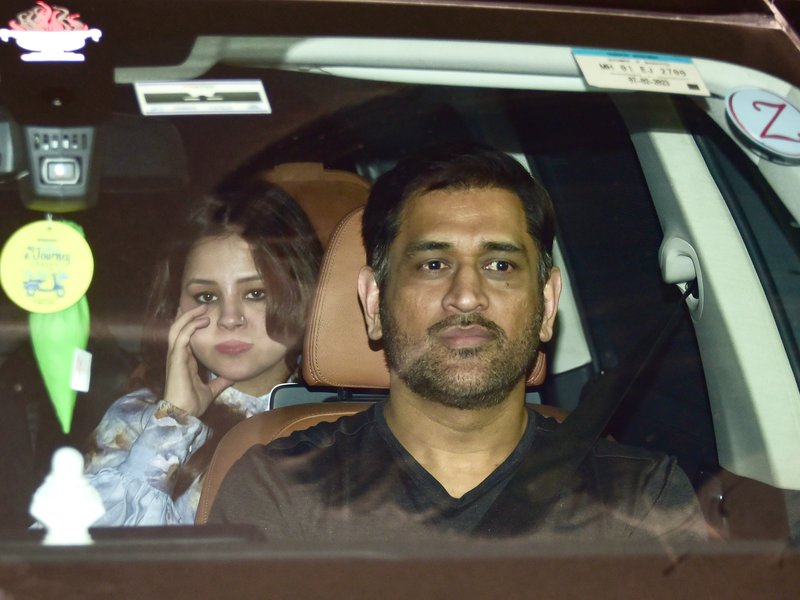 Dhoni, Dravid, Yuvraj among cricket stars arrive for Arjun-Saaniya wedding