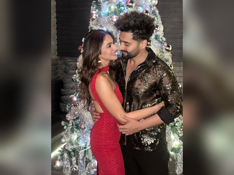 Jackky Bhagnani poses for mushy pictures with Rakul: This b’day stayed with me longer 