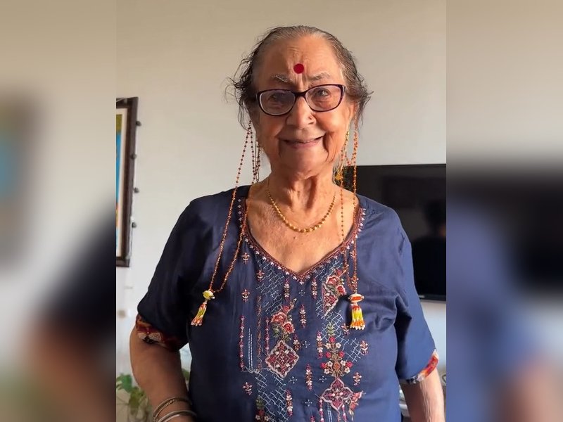 Anupam Kher’s mother Dulari turns showstopper as she flaunts a Kashmiri Mangalsutra