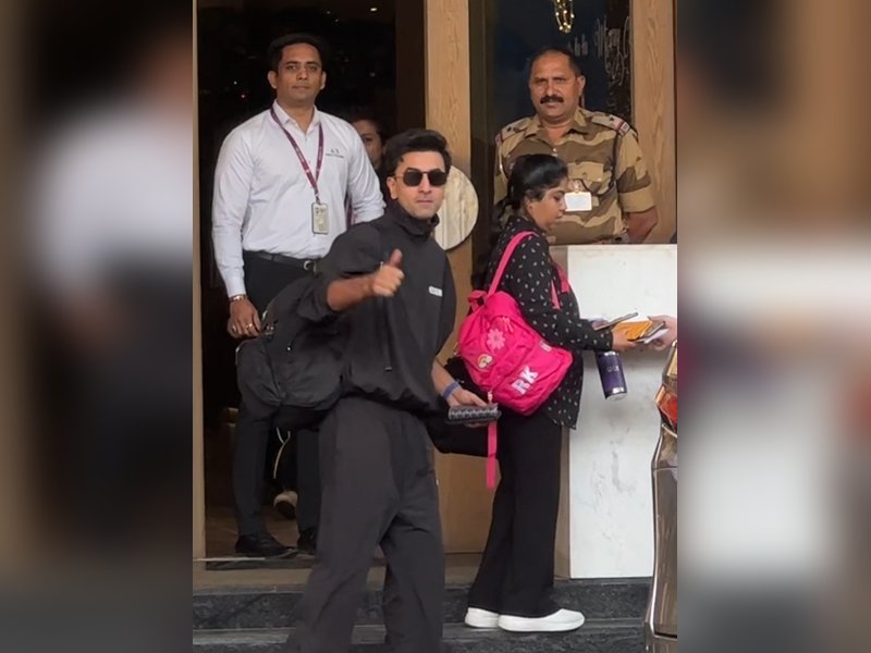 Ranbir Kapoor and Alia Bhatt jet off to undisclosed location to ring in New Year