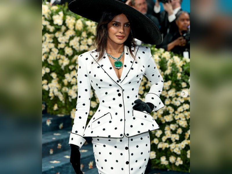 सिंहाअवलोकन 2025: जब मेट गाला में भारतीय सितारों ने बदली फैशन की भाषा, सादगी में दिखा ग्लोबल स्टाइल