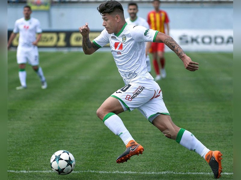 Football transfer watch: Flamengo midfielder Carrascal linked with Marseille move