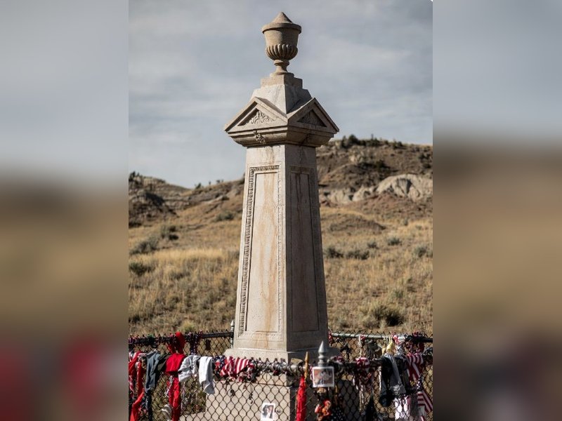 wounded knee massacre Memorial