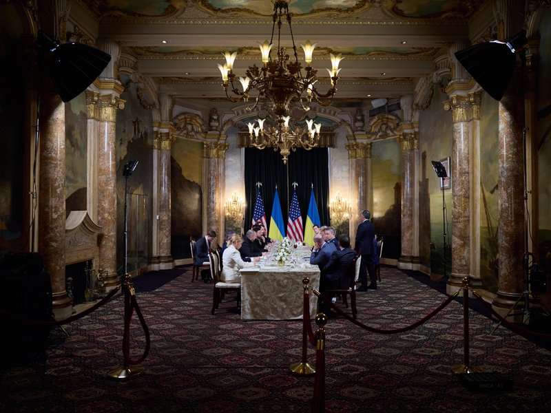 Zelensky, Trump signal near deal on ending Ukraine war (Ld)