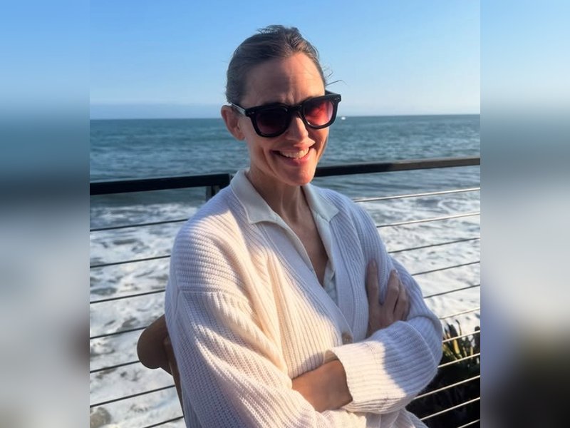 Jennifer Garner joins 'Felt Pretty' trend with relatable pictures