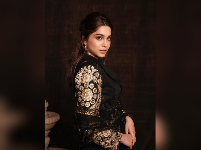 Sharvari looks back at portraits of her ‘favourite people’ as 2025 comes to an end