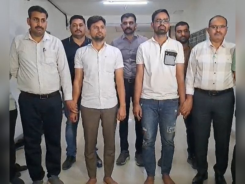 सूरत: आम आदमी पार्टी का युवा महामंत्री सहित 2 गिरफ्तार, सरकारी अनाज के दुकानदारों से रिश्वत मांगने का आरोप 