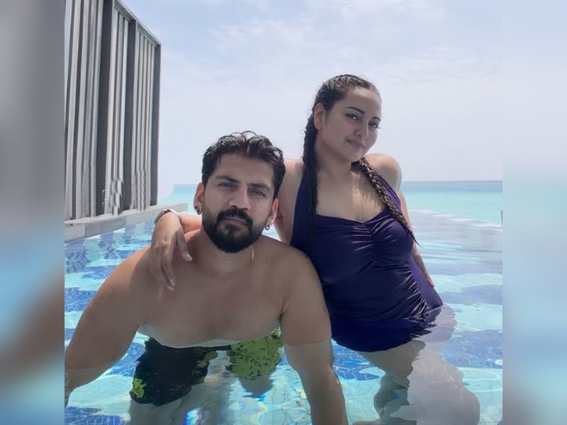 Sonakshi Sinha, Zaheer Iqbal to ring in New Year in Maldives, share fun 'pool pictures'