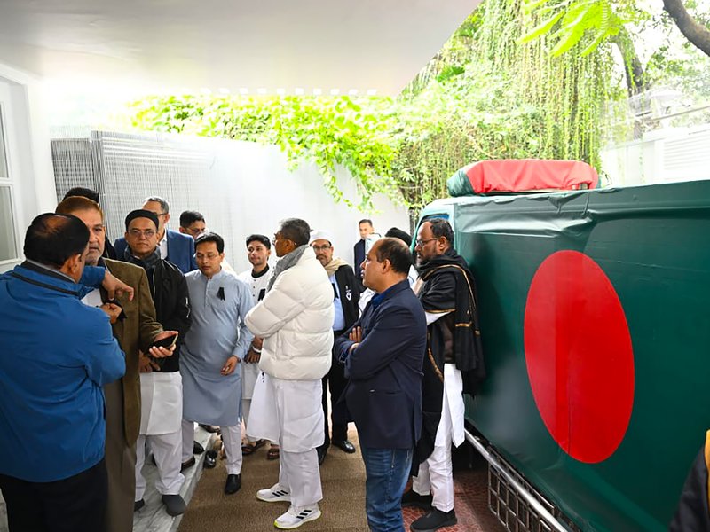 बांग्लादेश: खालिदा जिया के जनाजे में इन 32 देशों के राजनयिक हो रहे शामिल