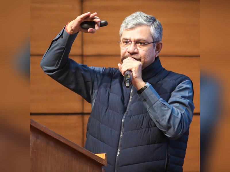 भारत पूरे इलेक्ट्रॉनिक्स इकोसिस्टम में बनेगा बड़ा खिलाड़ी, 11 वर्षों में 6 गुना बढ़ा उत्पादन: अश्विनी वैष्णव 