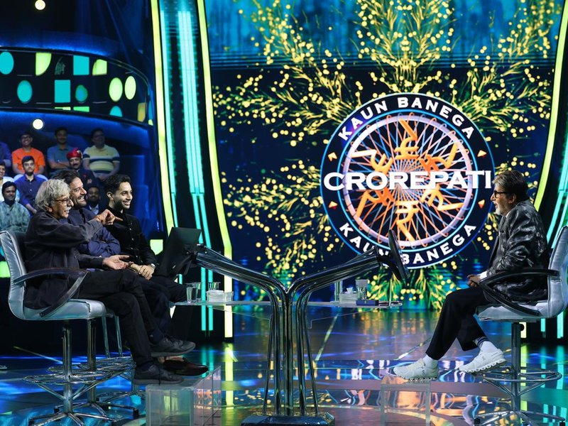 Amitabh Bachchan breaks down remembering late Dharmendra on KBC, shares an emotional anecdote from 'Sholay'