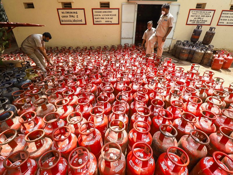 IGL cuts cooking gas price in Delhi-NCR (Photo: IANS)