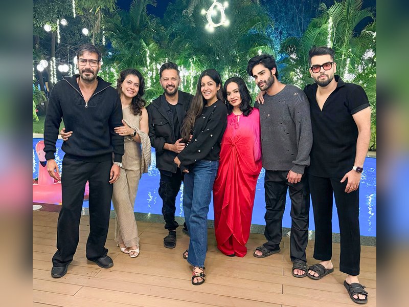 Ishita Dutta, Vatsal Seth celebrate New Year with Kajol, Ajay Devgn
