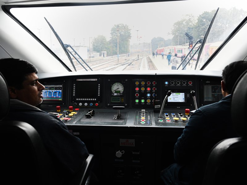 साइबर धोखाधड़ी को लेकर रेलवे ने जारी किया अलर्ट, संदिग्ध कॉल या मैसेज की जानकारी पुलिस को दें