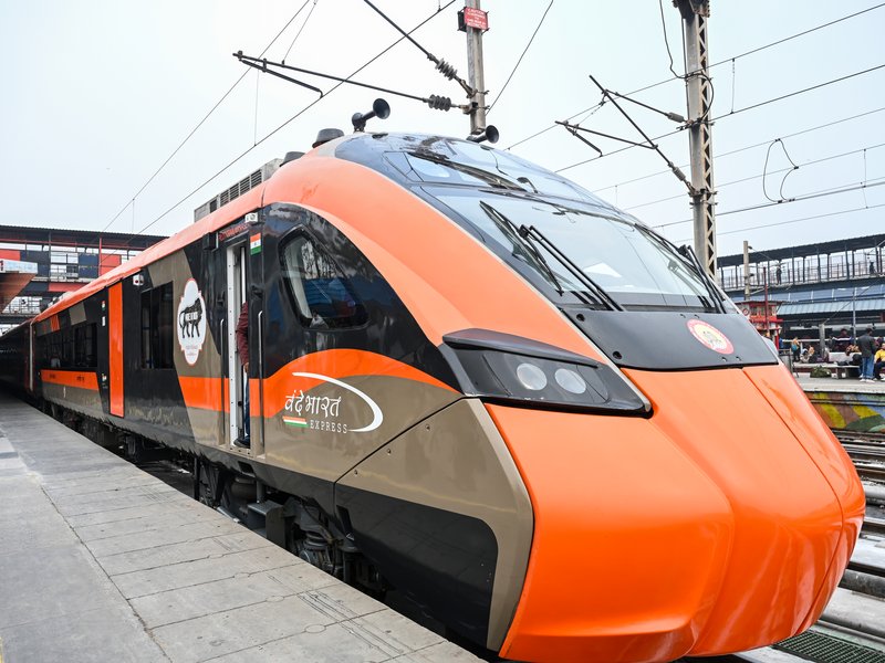 भारतीय रेलवे ने 549 ट्रेनों की रफ्तार बढ़ाई, यात्रा में एक घंटे से अधिक का समय बचेगा 