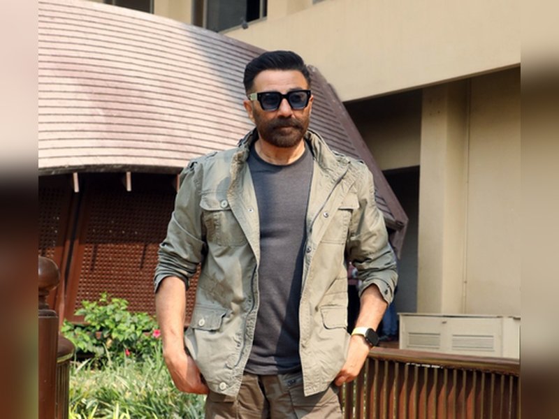 Sunny Deol recalls how Dharmendra’s ‘Haqeeqat’ inspired him to do ‘Border’