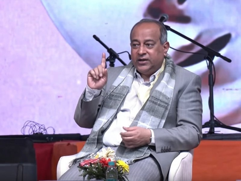 दिल्ली शब्दोत्सव 2026: पर्यावरण संतुलन को बनाए रखने के लिए देसी गायों का संरक्षण बेहद जरूरी: डीके हरि