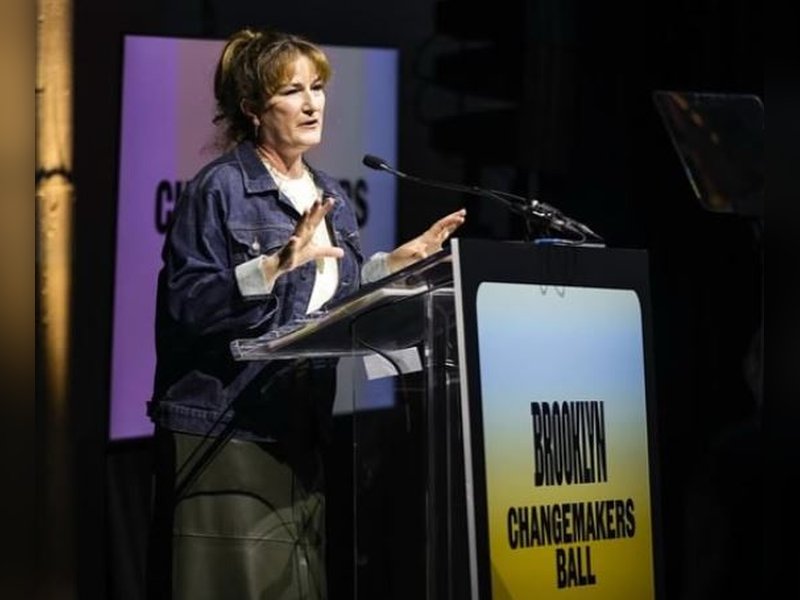 Amy Poehler went to war in aircraft aisle for Ana Gasteyer's baby