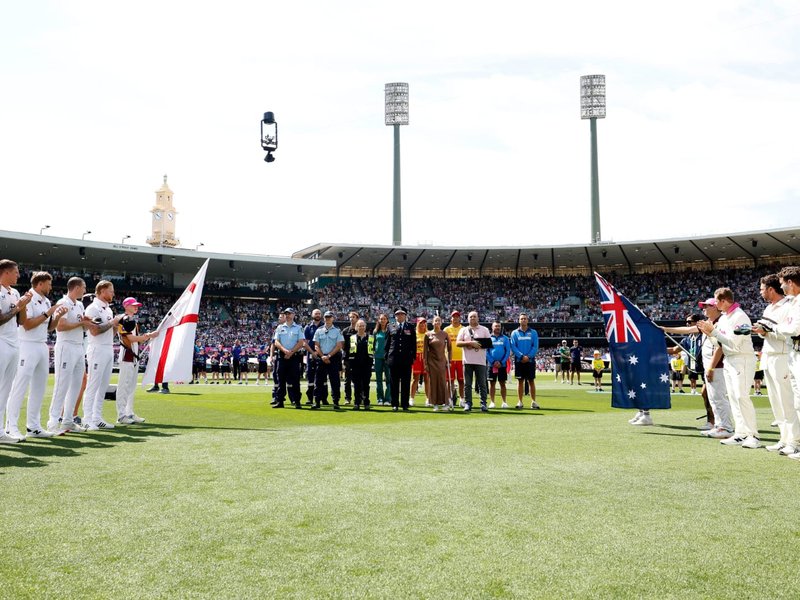 Australia, England teams pay tribute to Bondi shooting victims, first responders at SCG