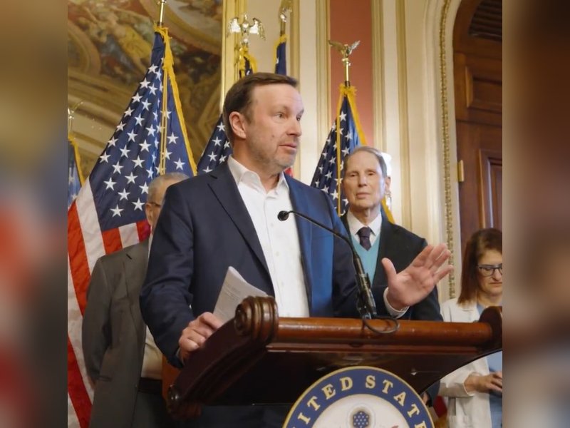 US Democrats say Trump bypassed Congress on Venezuela