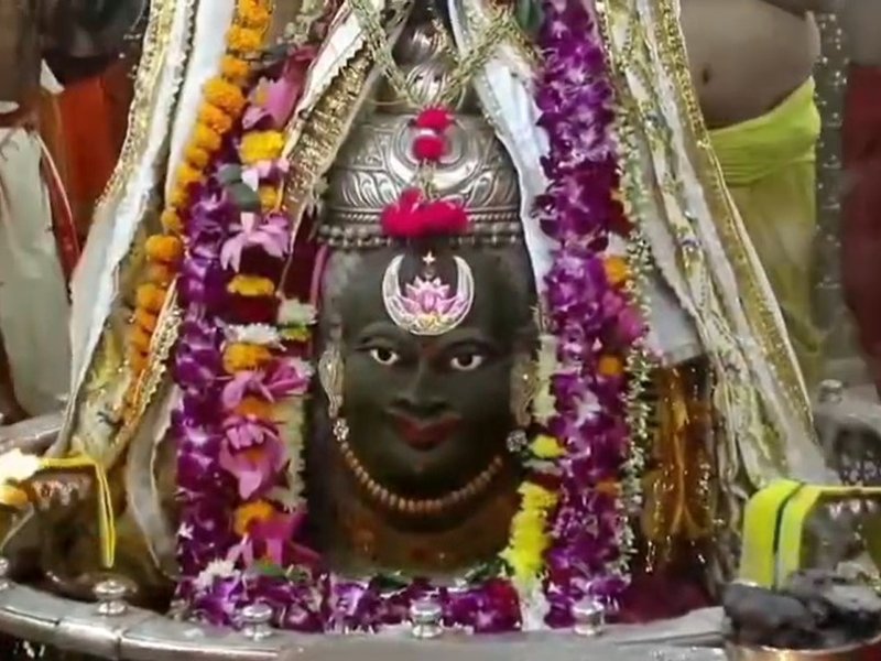 बाबा महाकाल का भांग और भस्म से अलौकिक शृंगार, दर्शन कर गदगद हुए श्रद्धालु 