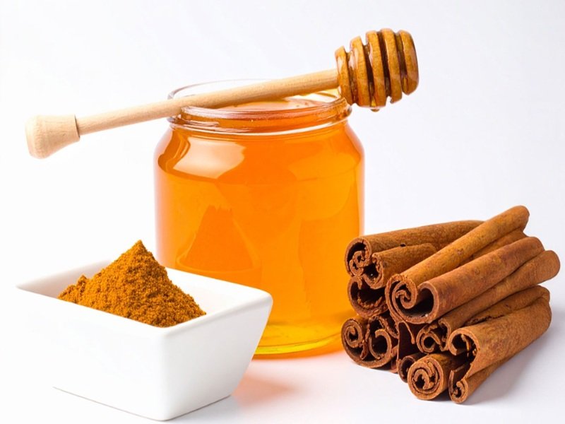 शरीर को अनगिनत फायदे देता है दालचीनी और शहद का कॉम्बिनेशन, जानें फायदों से लेकर सावधानी