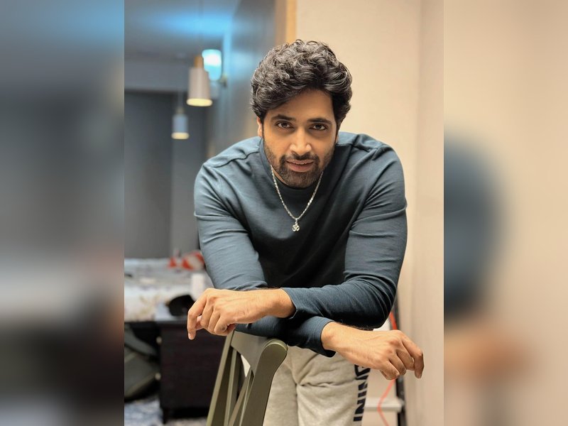 Adivi Sesh on ‘Tu Cheez Badi Hai Mast’ for Dacoit: As a kid in 90s, this track was impossible to escape
