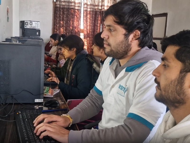 जम्मू-कश्मीर: ‘असिस्टेंट बुककीपिंग ट्रेनिंग’ कोर्स युवाओं का जीवन कर रहा रोशन, केंद्र उठा रहा सारा खर्च