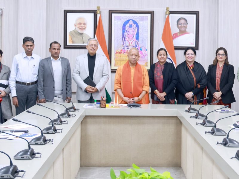 सभी अधिकारियों और कर्मचारियों के लिए कैपेसिटी बिल्डिंग कार्यक्रम को बनाएं अनिवार्य: सीएम योगी