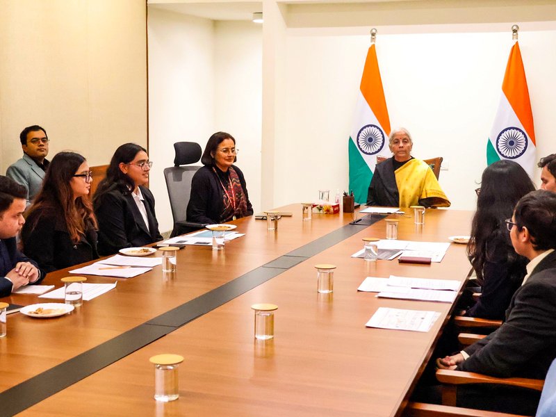 वित्त मंत्री ने दिल्ली यूनिवर्सिटी के छात्रों के साथ की आने वाले बजट पर चर्चा 