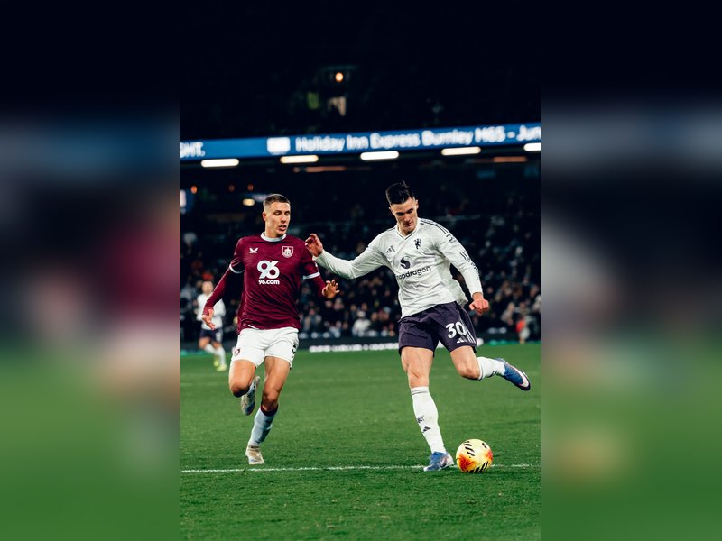 Burnley held Man Utd 2-2, Villa play out goalless draw with Palace 