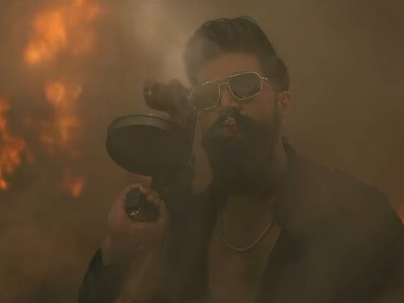 टॉमी गन, सिगार और स्टाइल: यश ने 'टॉक्सिक' टीजर में सिग्नेचर अवतार से मचाया धमाल