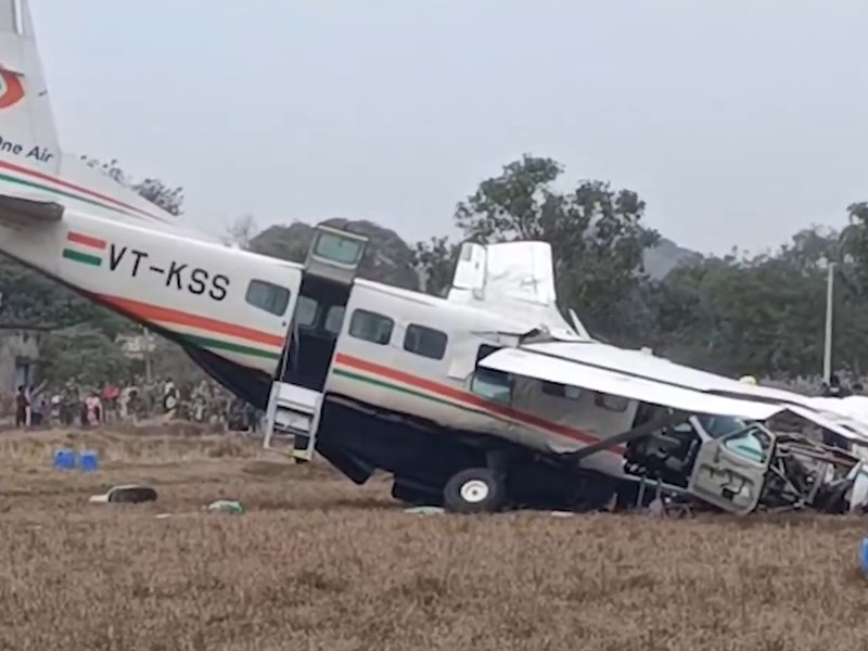 ओडिशा: हवा में इंजन बंद होने के बाद राउरकेला में विमान की क्रैश लैंडिंग, 6 घायल