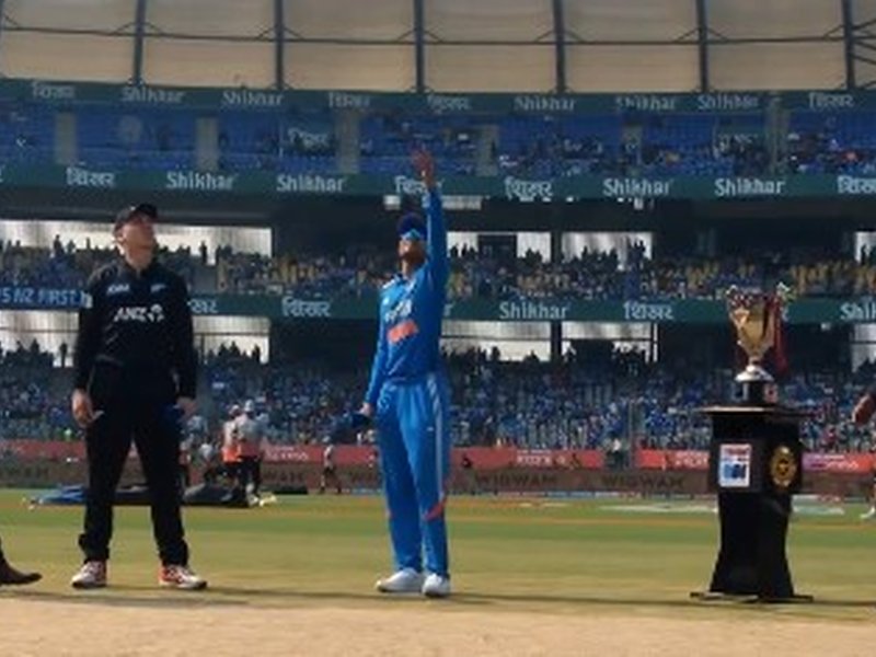 पहला वनडे: भारत ने टॉस जीत लिया गेंदबाजी का फैसला, क्रिस्टियन क्लार्क ने किया डेब्यू 