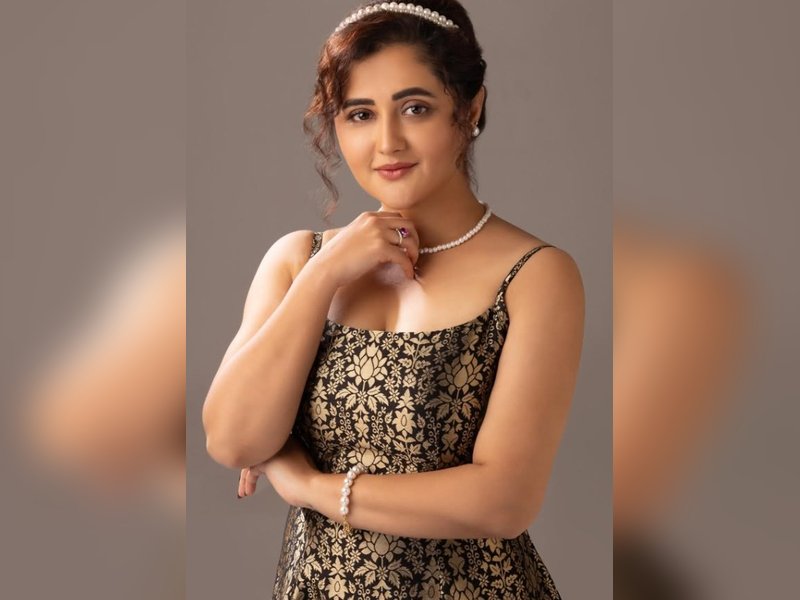 Rashami Desai says 'We cannot take things lightly' in today’s digital world