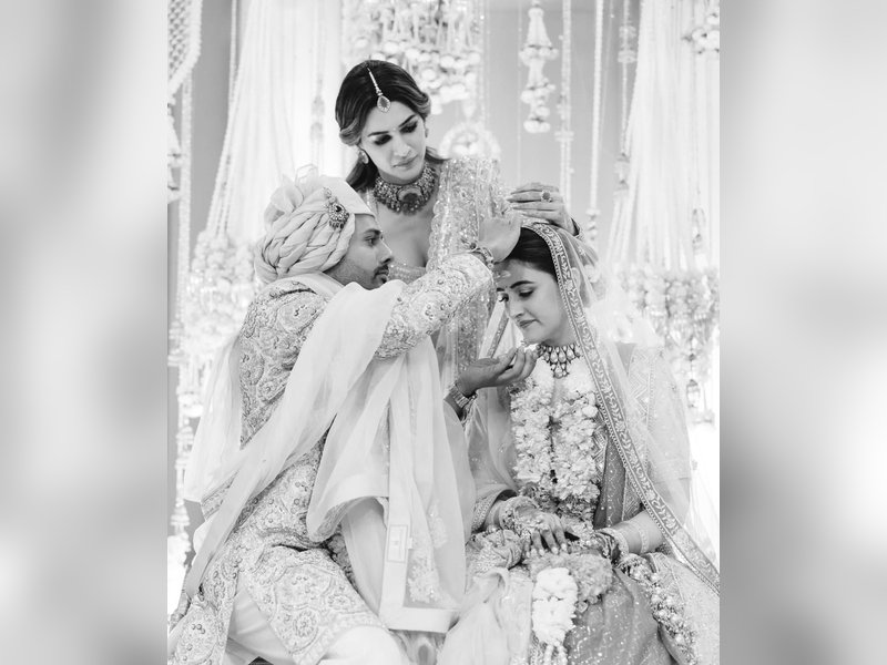 Kriti Sanon helps Stebin Bin apply ‘sindoor’ to Nupur Sanon during their traditional Indian wedding ceremony