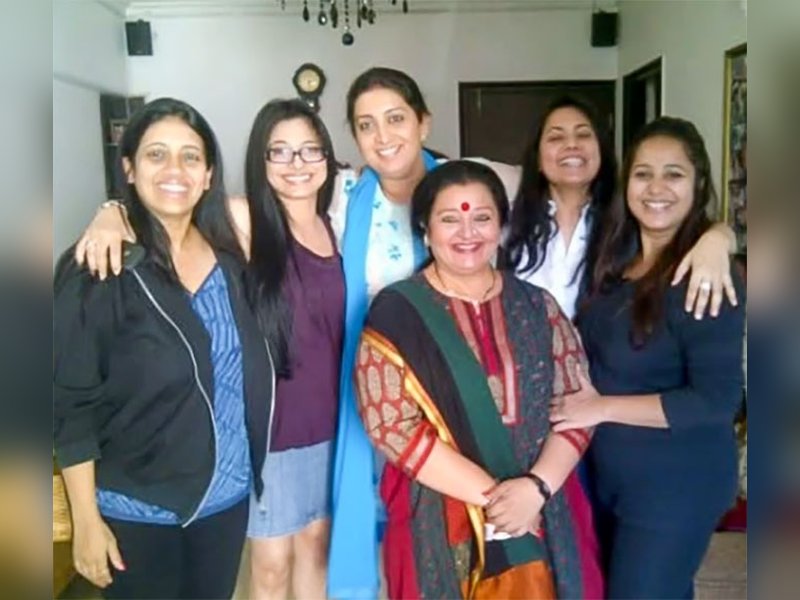 Smriti Irani reacts to a 13 year-old photo of the 'Kyunki Saas...' girl gang, calls them 'madcaps'