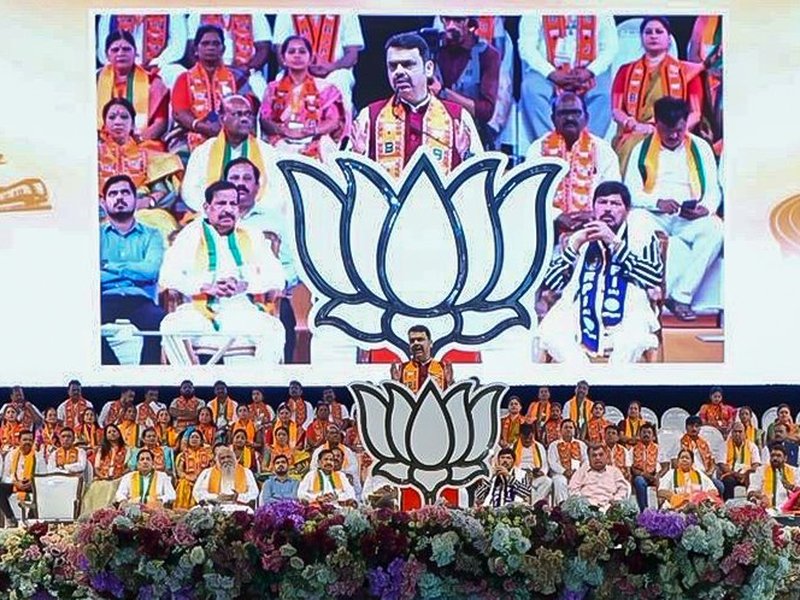 Maha CM castigates Thackeray brothers; challenges Uddhav Thackeray on Marathi language policy (Photo: @Dev_Fadnavis/X)