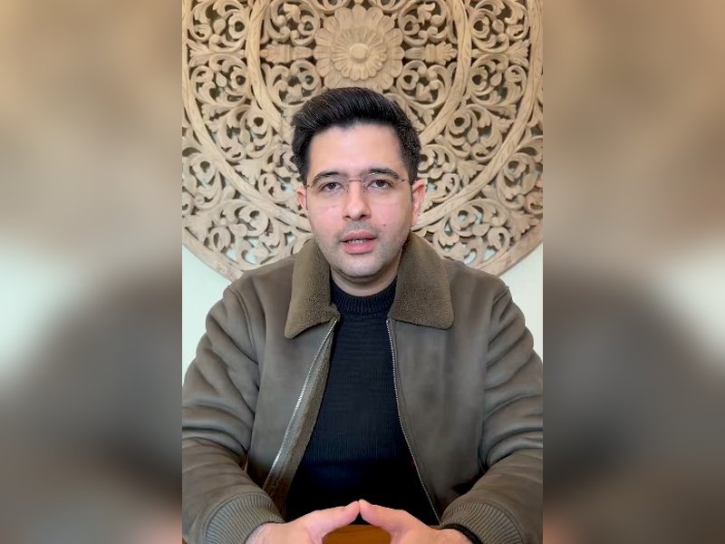 MP Raghav Chadha joins gig workers in celebrating the end of ‘10-minute delivery’