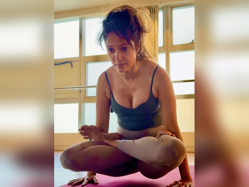 Vidya Malvade performs difficult ‘yoga aasans’ like a pro