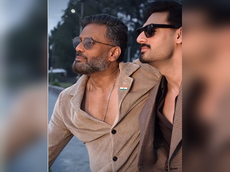 Suniel & Ahan Shetty grove on 'Jaate Hue Lamhon' together in a wholesome moment