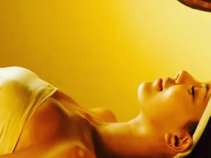 अनिद्रा, माइग्रेन या तनाव, बेहद कारगर है शिरोधारा, सावधानी भी जरूरी 