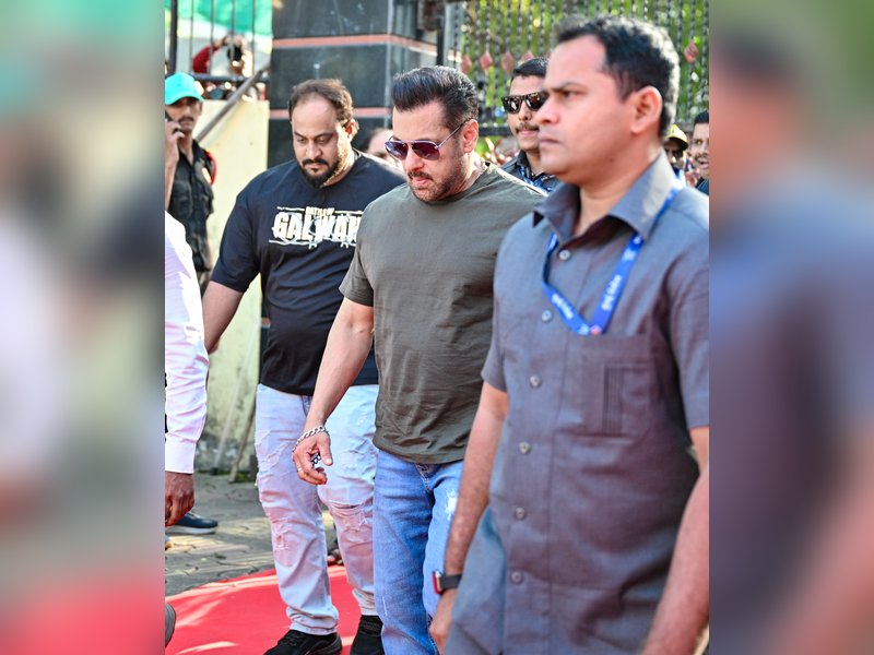 From Salman Khan, Kareena Kapoor, to Ranbir Kapoor, Vicky Kaushal - stars step out in style to cast their vote